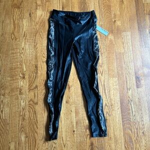 New with tags black Koral leggings size small